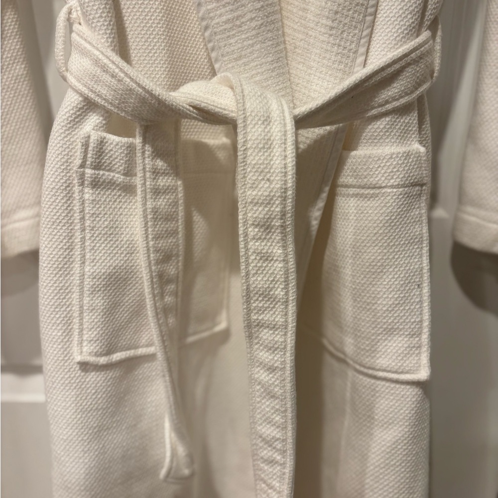 Matouk White Textured Robe - Picture 4 of 6